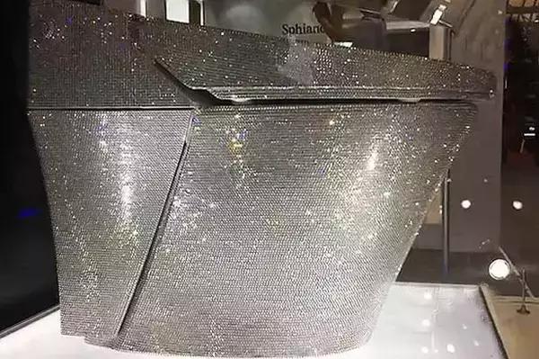 几百年过去了,就没有人告诉这些大牌他们有多丑?