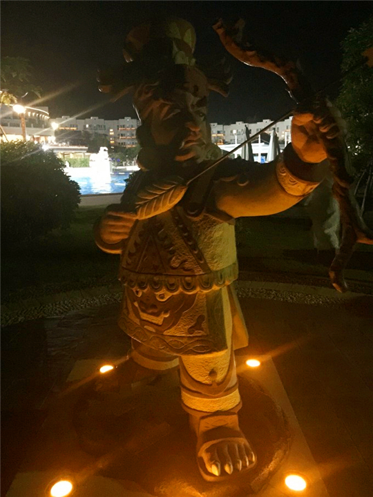 三亚旅行结婚纪念日,小两口结婚纪念日在家过二人世界