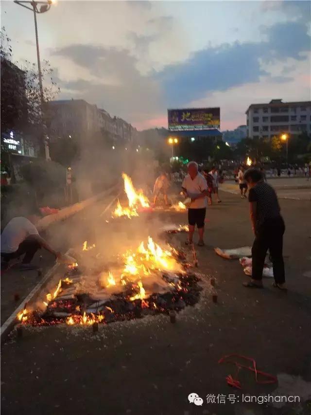 送老客‖中元节留下的残局,谁来为这样的不文明买单?新宁人