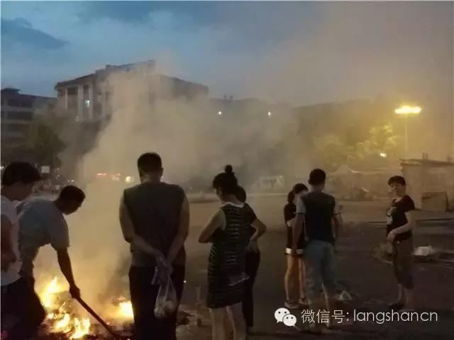 送老客‖中元节留下的残局,谁来为这样的不文明买单?新宁人