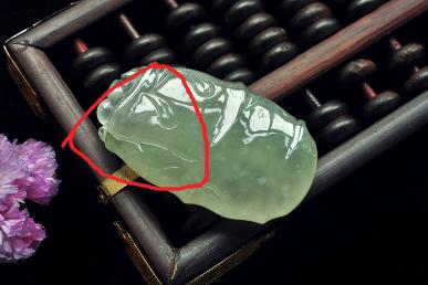 翡翠有裂纹正常吗,有裂纹的翡翠价值