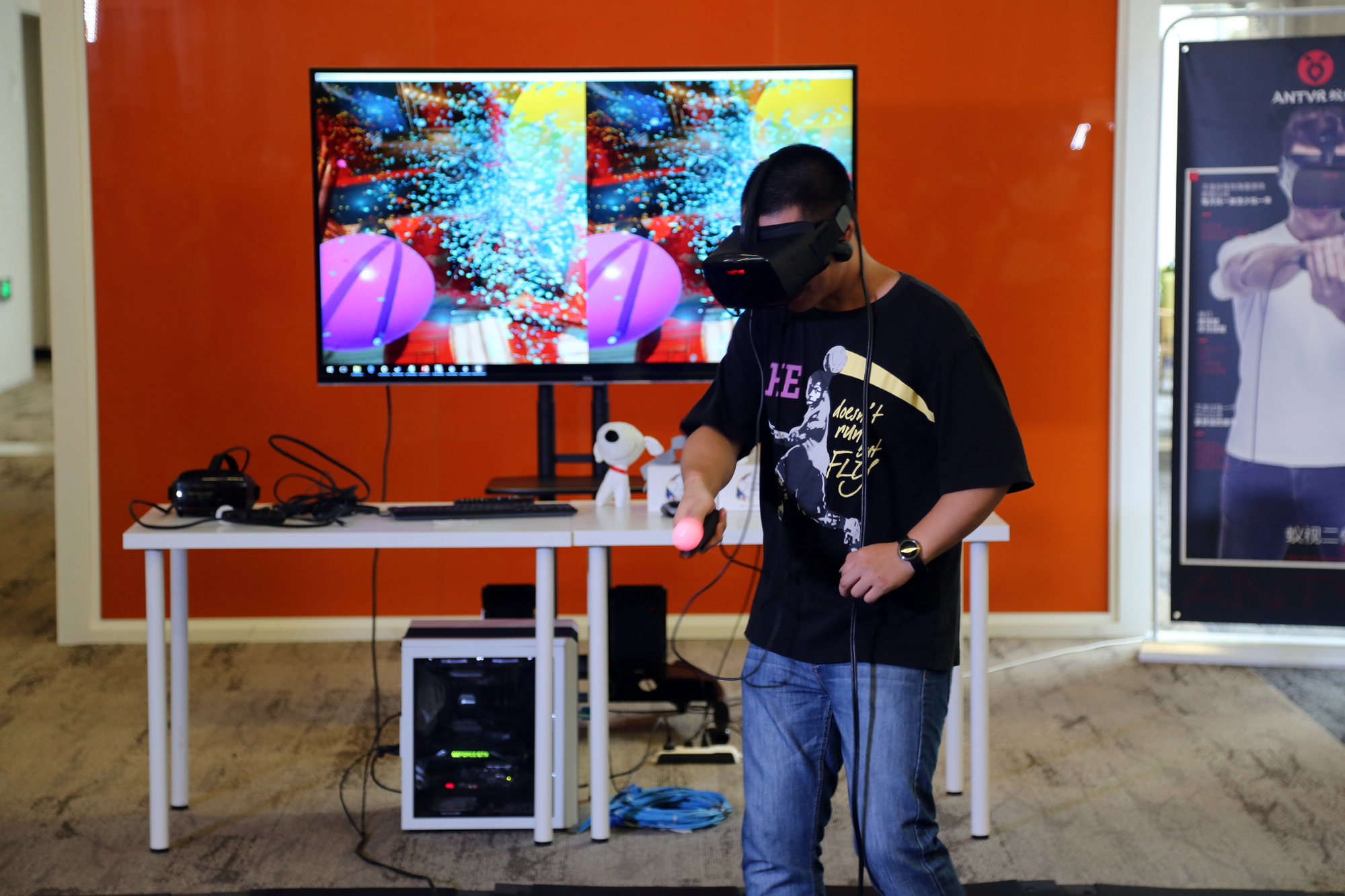 蚁视二代vr和hyperealpano哪个方便,蚁视二代vr头盔评测