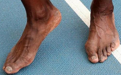 博尔特以漂移的速度创造世界纪录,博尔特逆天超车