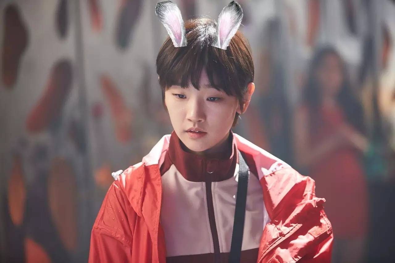 丁一宇安宰贤谁帅,一个单眼皮丑女生