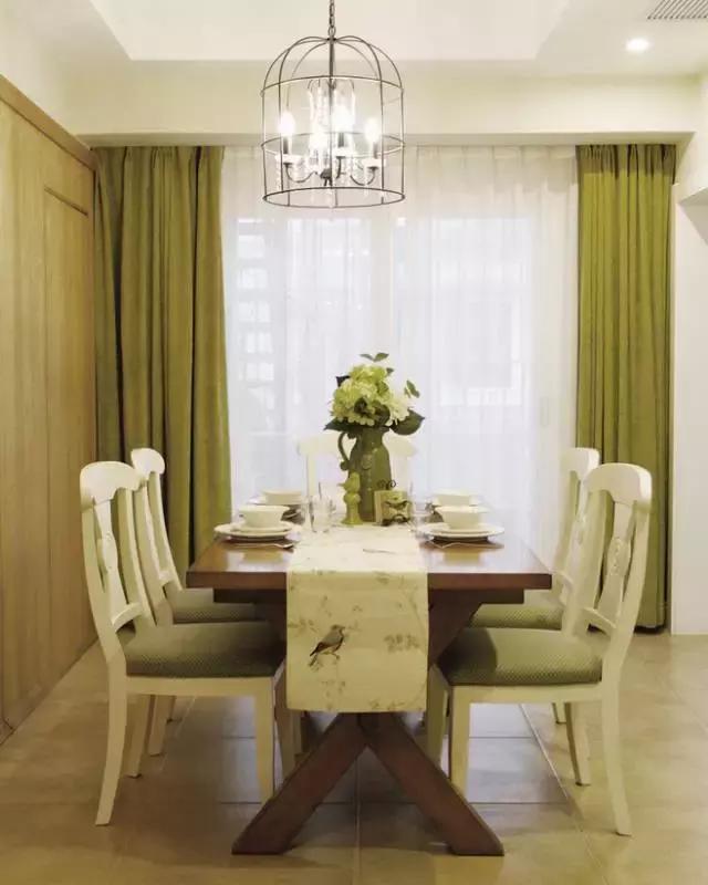 妻子非要这实木餐桌,要不然生活少了韵味!