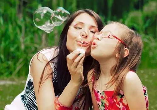 泡泡水对宝宝有害吗,给孩子买泡泡