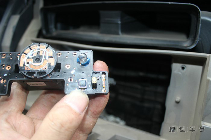 08款骊威空调ac灯关不掉,09款骊威安装倒车影像