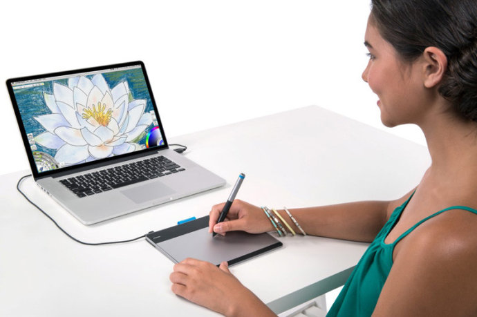 手绘和电脑做出来的区别,手绘和电脑插画哪个好