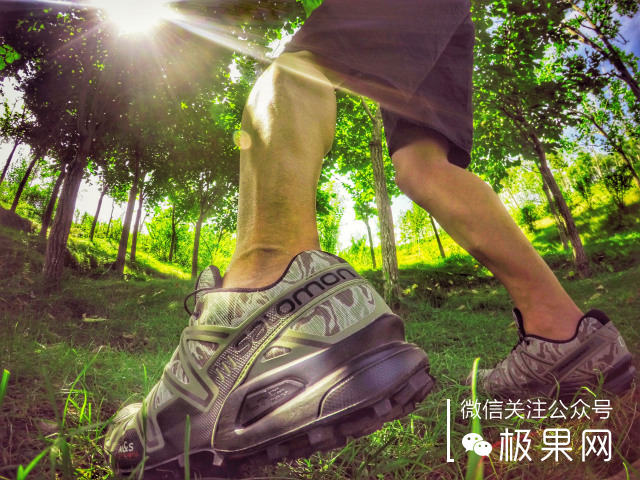 如何选择一双越野跑鞋,越野跑穿的跑鞋