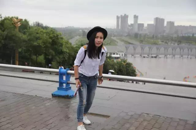 虽然我们很搓，但我们依然热爱装逼