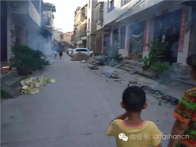 送老客‖中元节留下的残局,谁来为这样的不文明买单?新宁人