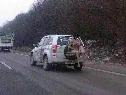 姑娘,让我们去喝啤酒吃龙虾,然后找个安静的地方去探讨人生吧