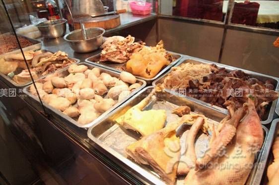 南宁第一家脆皮猪脚,南宁米马河木桶猪脚