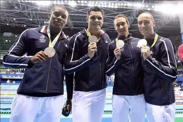 属于LACOSTE的竞技场，“法国*旗国**色”鞋履献奥运！