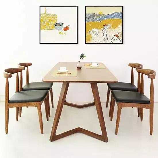 妻子非要这实木餐桌,要不然生活少了韵味!