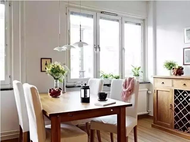 妻子非要这实木餐桌,要不然生活少了韵味!