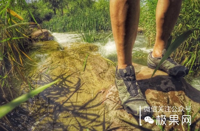 如何选择一双越野跑鞋,越野跑穿的跑鞋