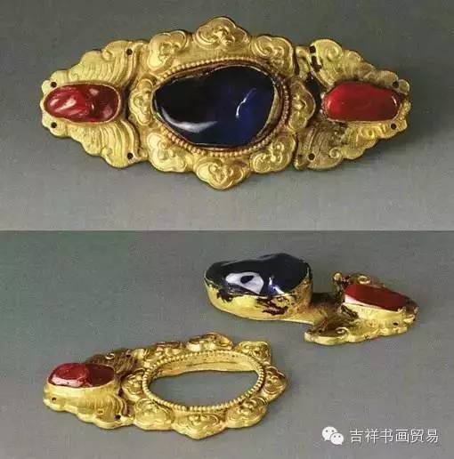 生成一对相依靠——明代纽扣