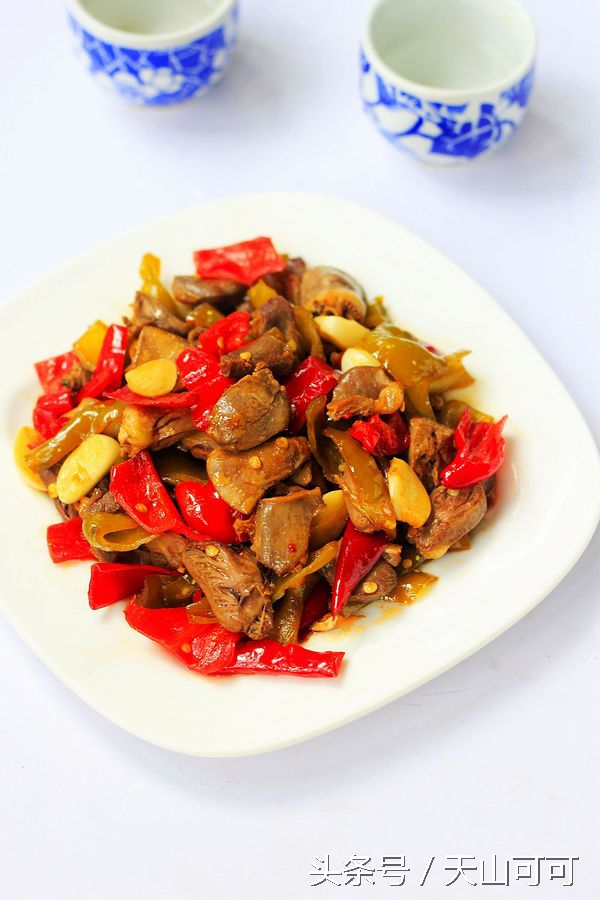 鸡杂炒酸辣椒做法,火爆鸡杂怎么炒又嫩又好吃