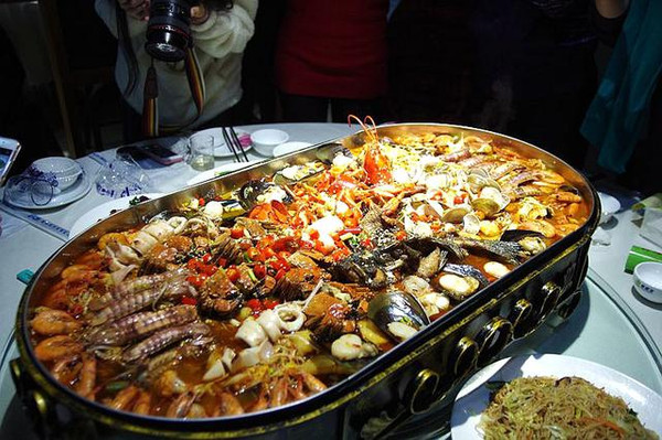 多变揽鲜又出新招:海鲜火锅霸王锅后这次出个五层塔!