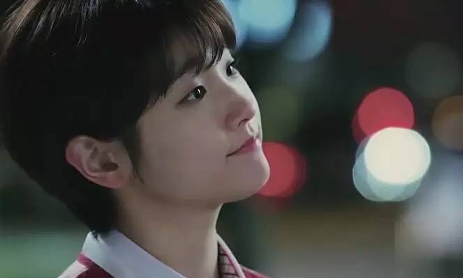 丁一宇安宰贤谁帅,一个单眼皮丑女生