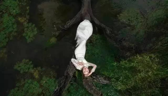 花了一个月工资拍婚纱照值得吗,拍一套婚纱照赚多少钱