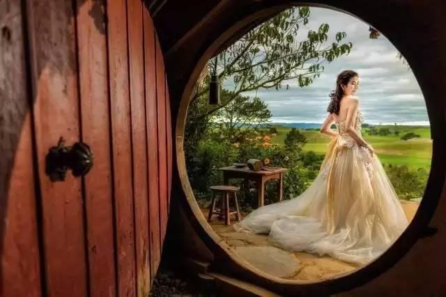 花了一个月工资拍婚纱照值得吗,拍一套婚纱照赚多少钱