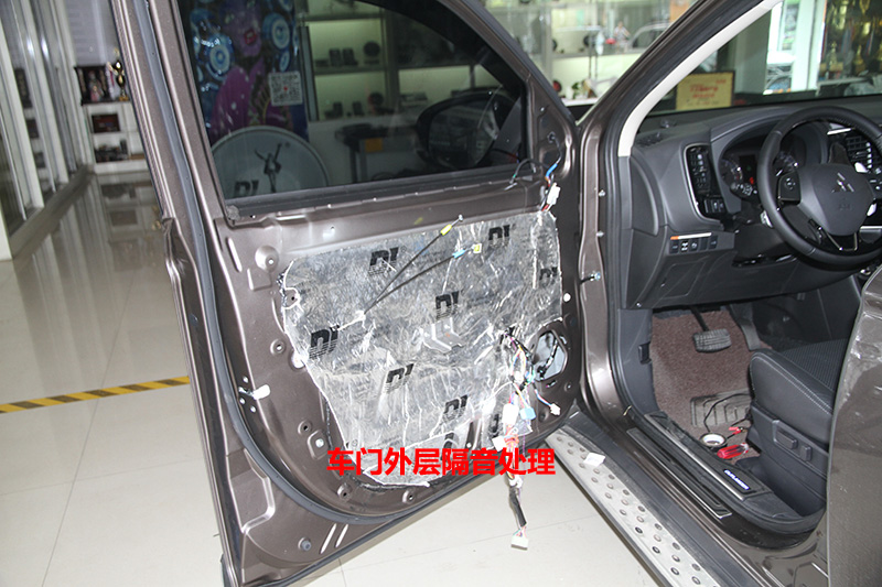 三菱欧蓝德汽车音响无损改装升级,成都三菱欧蓝德改装店