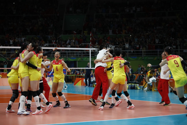 裁判坑爹中国,贝利助女排夺冠,白岩松、邹市明感谢