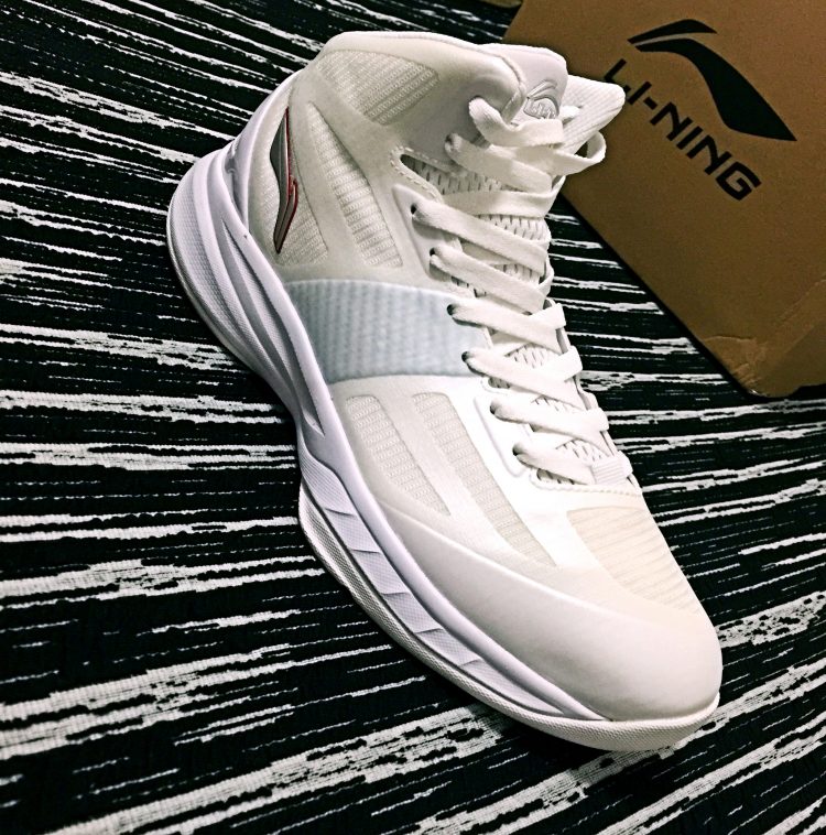 李宁超轻10球员版,李宁超轻11降价