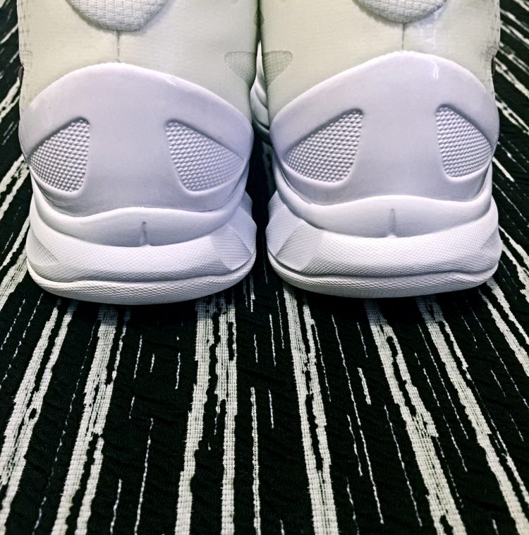 李宁超轻10球员版,李宁超轻11降价