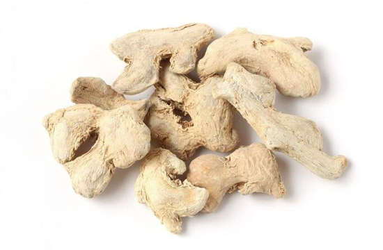 生姜水的做法与功效,夏天生姜搭配什么来煮水喝