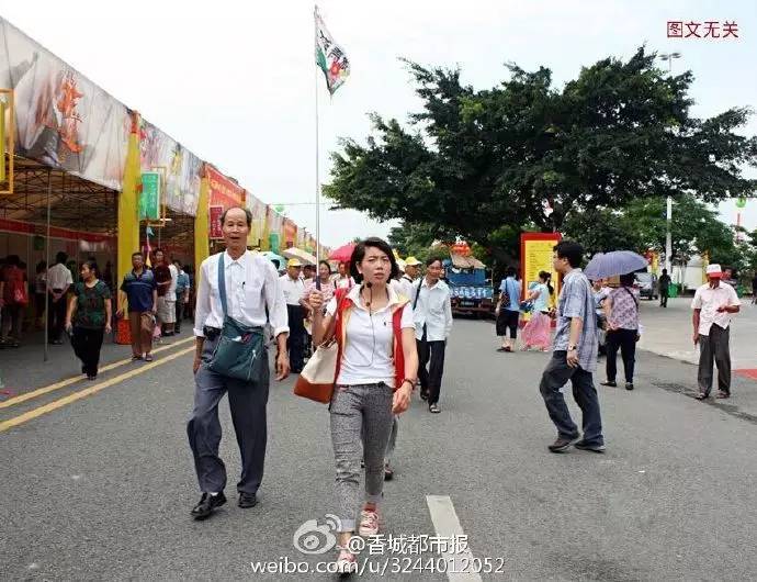 这是闹哪样？七夕，咸宁一楼盘竟给小孩送避孕套！