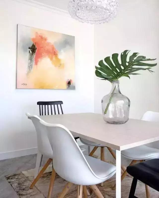 妻子非要这实木餐桌,要不然生活少了韵味!