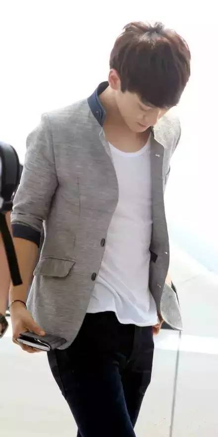 exo行走的atm,exo正规画报