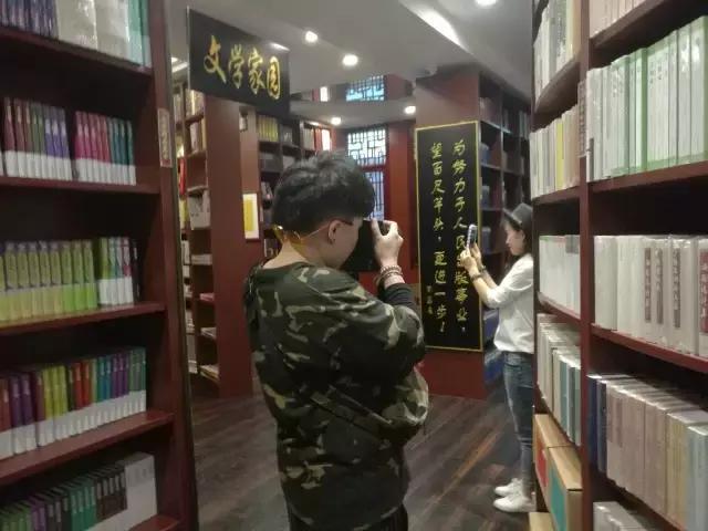 虽然我们很搓，但我们依然热爱装逼