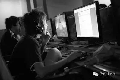扬州一大学生沉迷网络,一周后网吧找到他,已患上精神病
