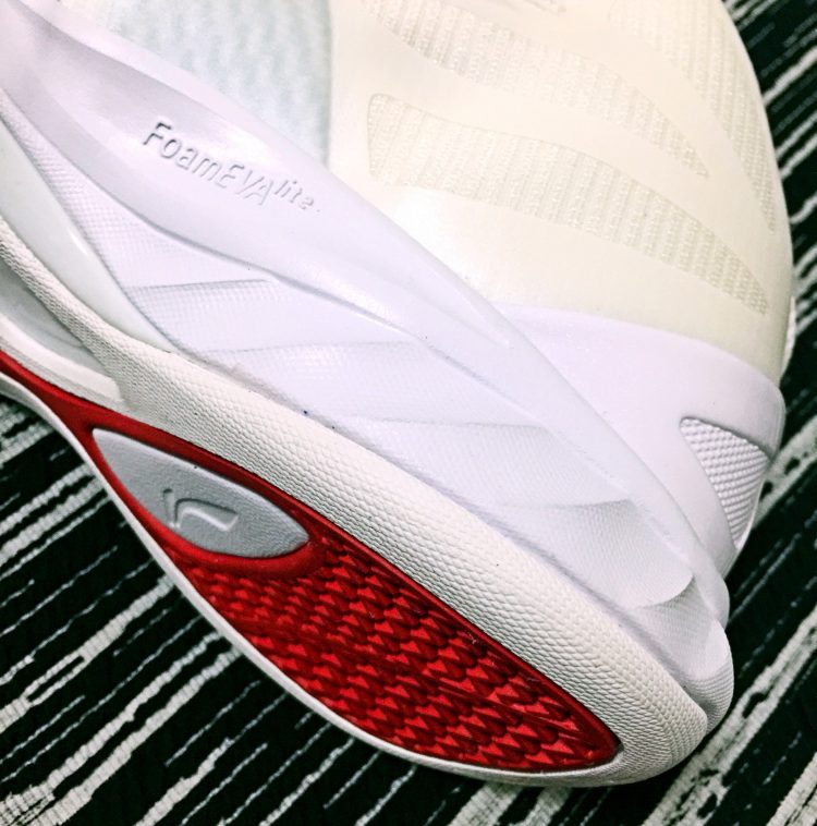 李宁超轻10球员版,李宁超轻11降价