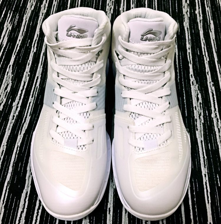 李宁超轻10球员版,李宁超轻11降价