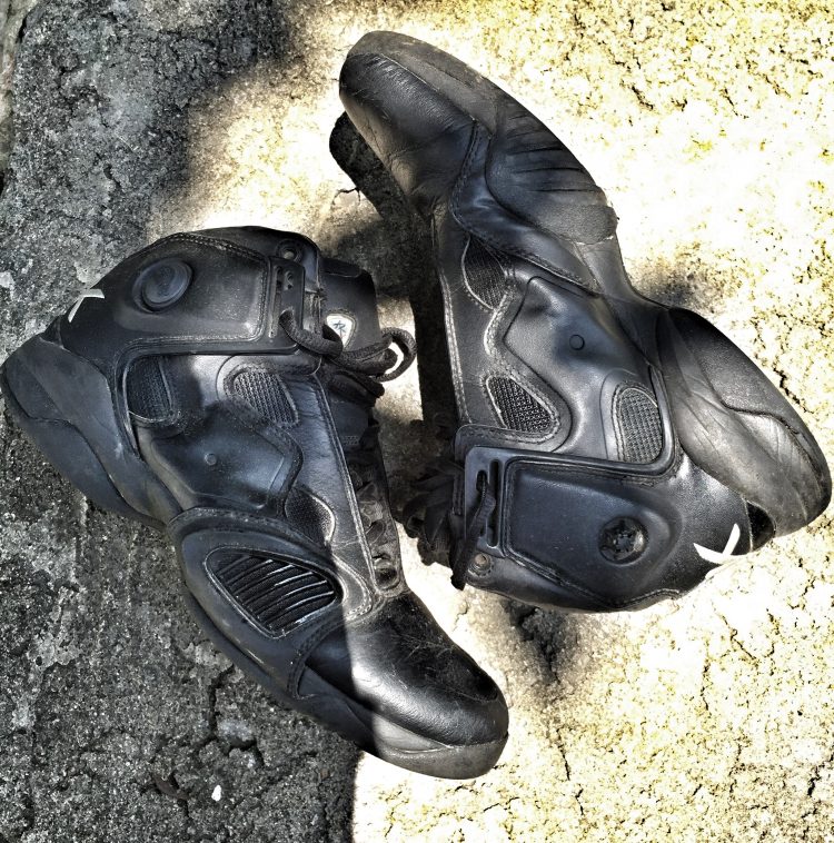 李宁超轻10球员版,李宁超轻11降价