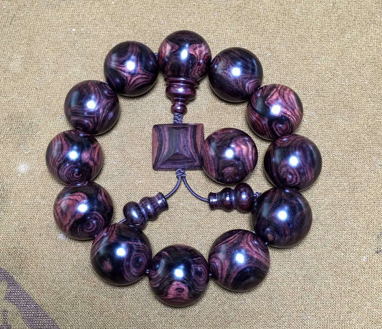 亿万富翁在佛珠断了的时刻,幡然醒悟!