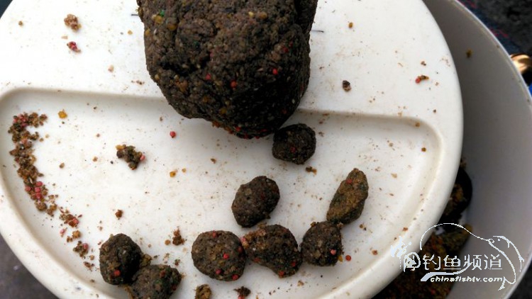 跑鱼断钩的视频,跑鱼断竿