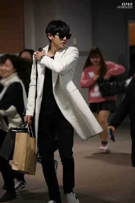 exo行走的atm,exo正规画报