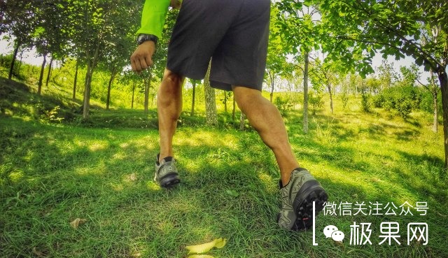 如何选择一双越野跑鞋,越野跑穿的跑鞋