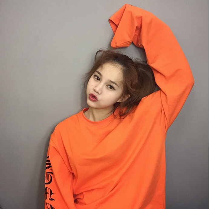 今秋流行女卫衣款式,又潮又时髦的卫衣