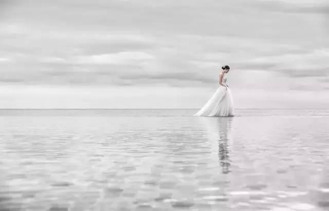 花了一个月工资拍婚纱照值得吗,拍一套婚纱照赚多少钱