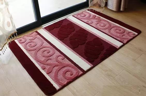 家里地毯脏了最简单清理干净方式,家里的地毯脏了在家怎样清洗