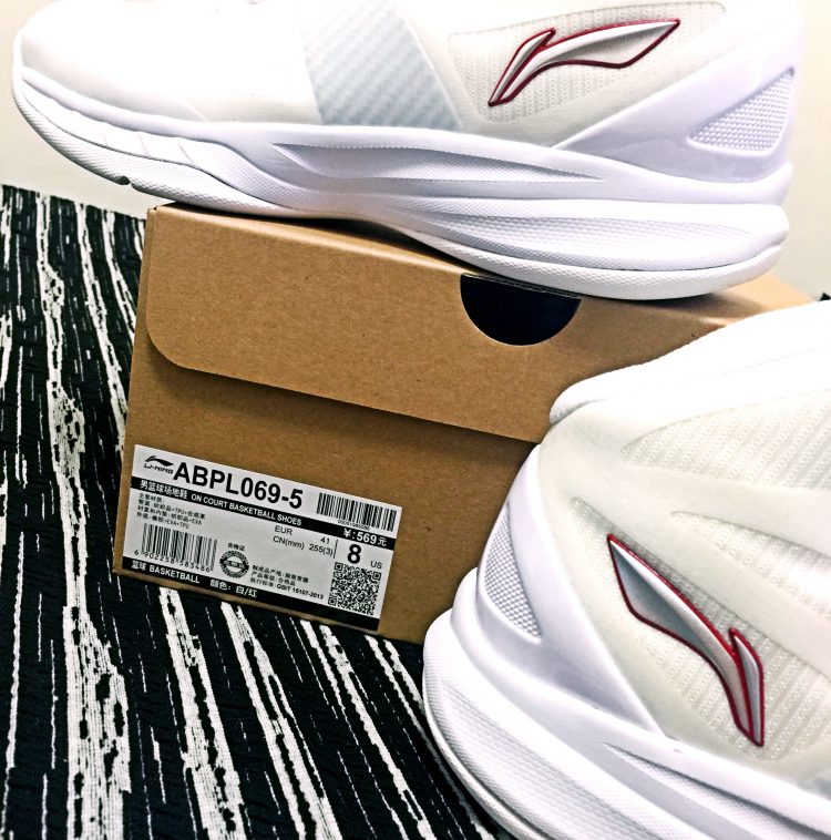 李宁超轻10球员版,李宁超轻11降价