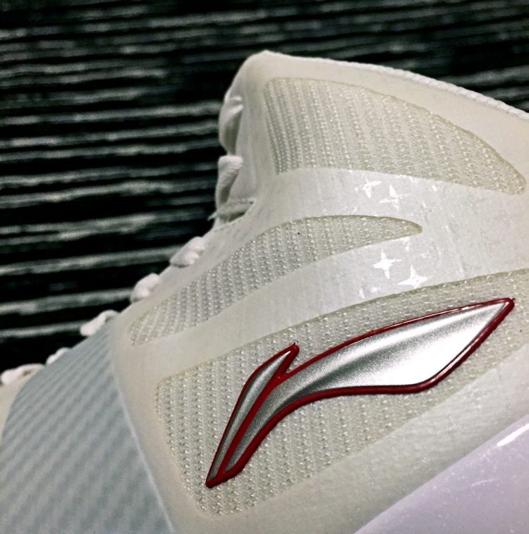 李宁超轻10球员版,李宁超轻11降价