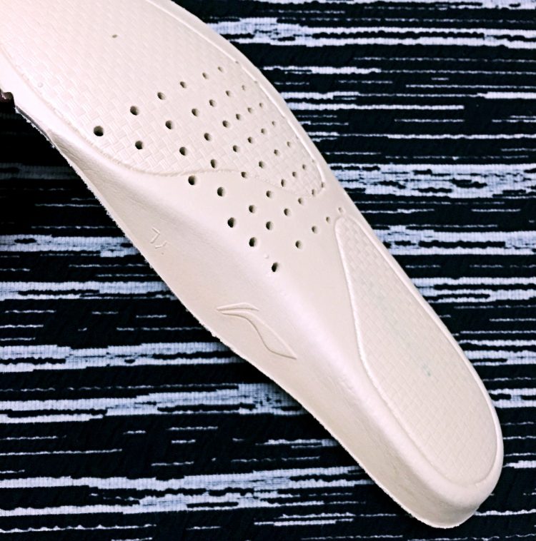 李宁超轻10球员版,李宁超轻11降价